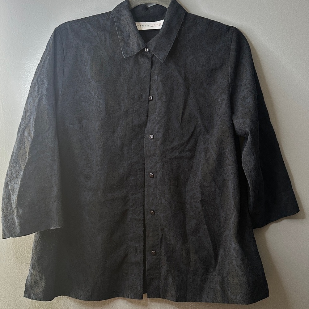 First Issue women’s size M navy blue textured semi sheer down shirt